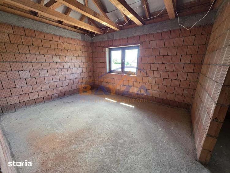 Casă cu 4 camere cu Teren 600 Mp în Recea