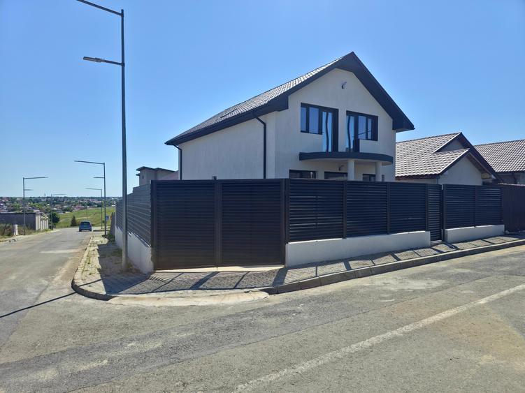 Casă cu 5 camere cu Teren 210 Mp în Valu lui Traian