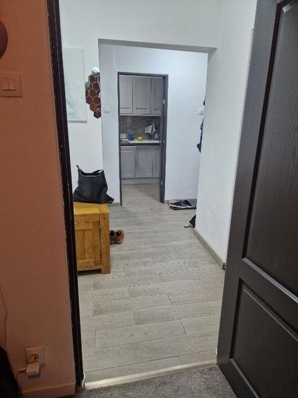 Apartament cu 3 camere decomandat în Tei