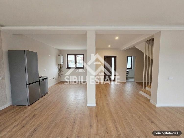 Duplex cu 4 camere cu Canalizare în Șura Mare