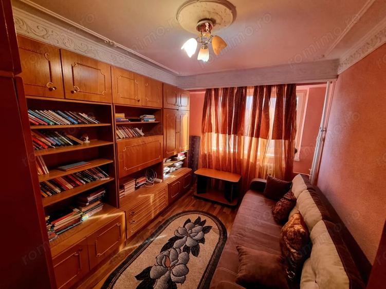 Apartament cu 3 camere decomandat în Km 4