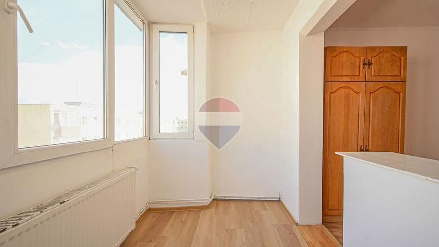 Apartament cu 3 camere semidecomandat în Nord