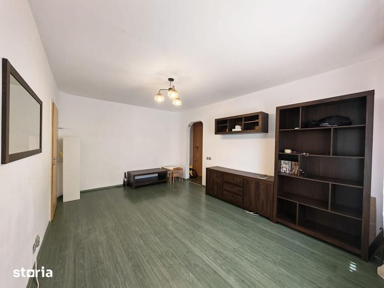 Apartament cu 3 camere semidecomandat în Drumul Taberei