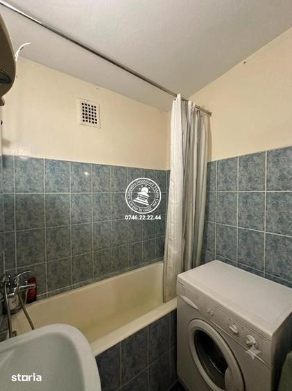 Apartament cu 3 camere semidecomandat în Podu Roș