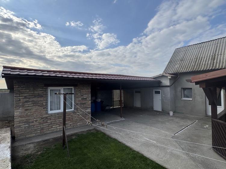 Casă cu 4 camere în Sânpetru German