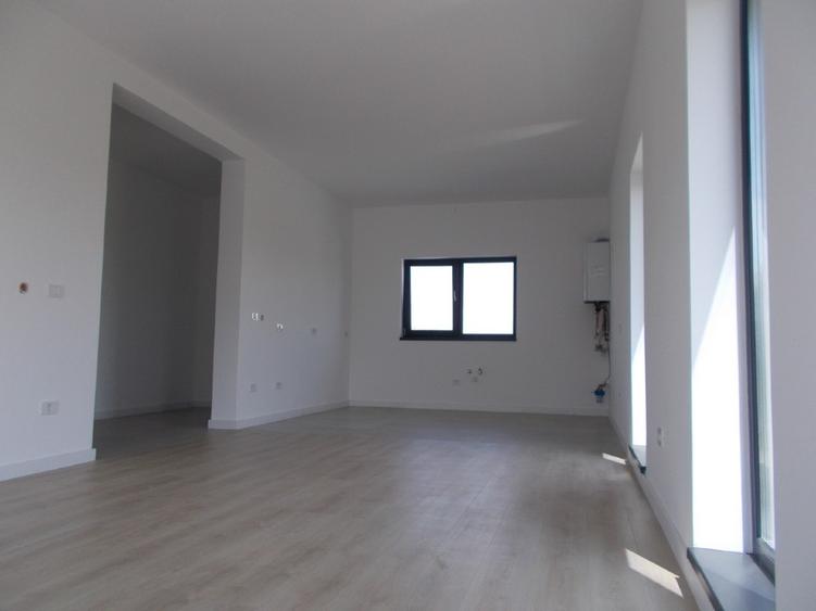 Casă cu 4 camere cu Teren 250 Mp în Săcălaz