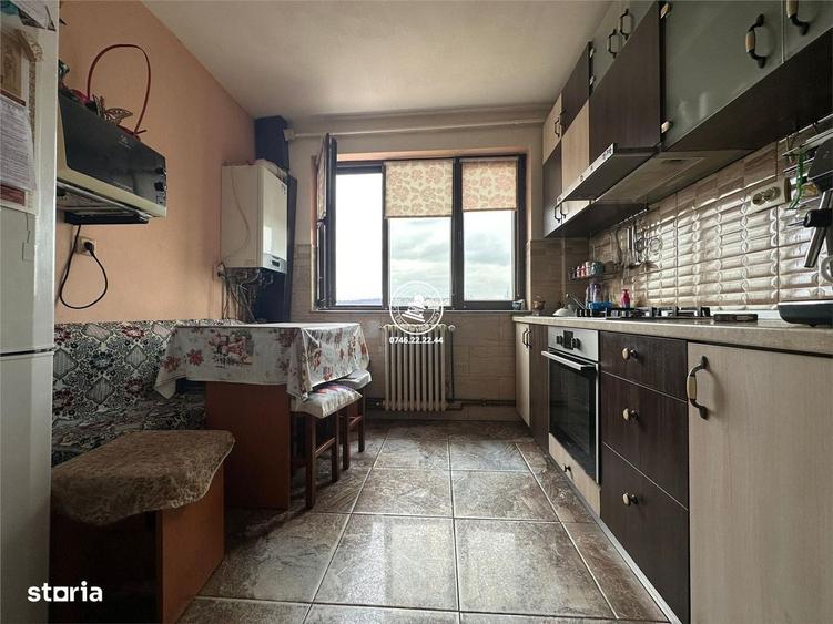 Apartament cu 3 camere decomandat în Albești