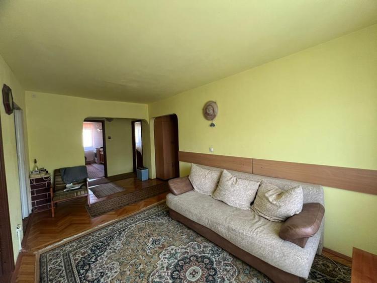 Apartament cu 4 camere decomandat în Central