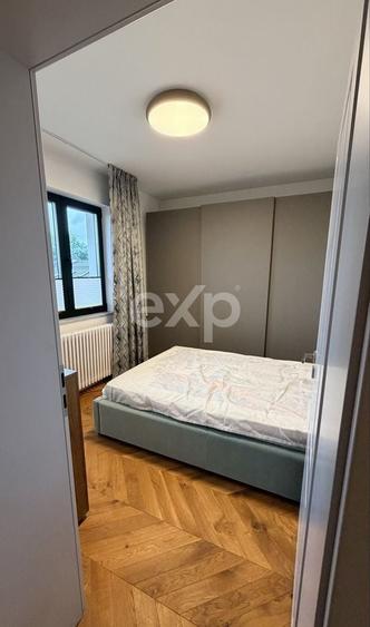 Apartament cu 4 camere semidecomandat, mobilat în Central