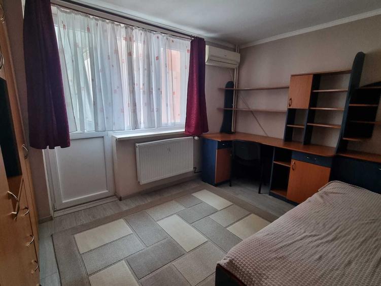 Apartament cu 3 camere decomandat în Exterior Vest