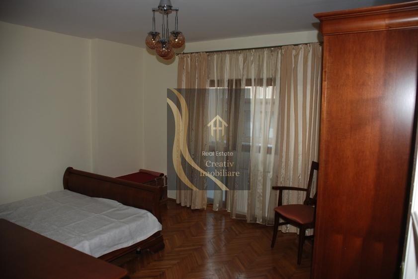 Apartament cu 3 camere semidecomandat în Dorobanți