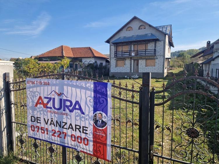 Casă individuală cu 4 camere cu Teren 2600 Mp în Mihăești