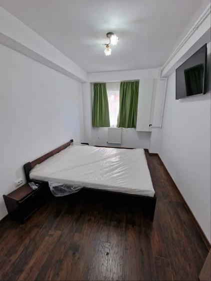 Apartament cu 3 camere semidecomandat, mobilat în Florești
