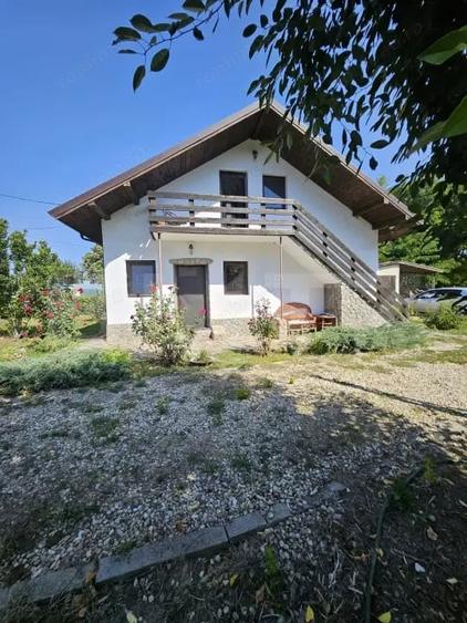 Casă cu 4 camere cu Teren 4435 Mp în Central