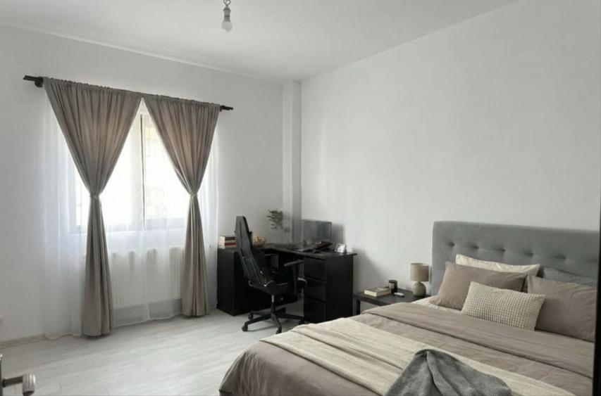 Apartament cu 3 camere semidecomandat în Valea Adâncă