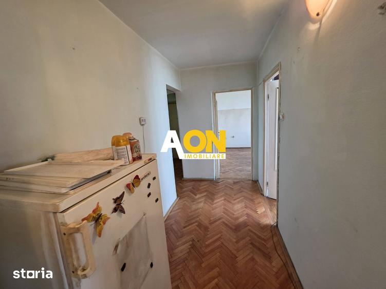 Apartament cu 3 camere decomandat în Cetate