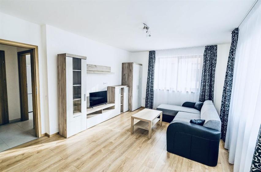 Apartament cu 2 camere decomandat, mobilat în Tractorul
