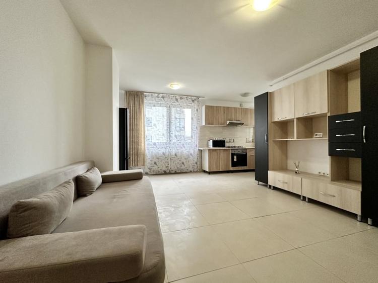 Apartament cu 3 camere semidecomandat, mobilat în Mărăști