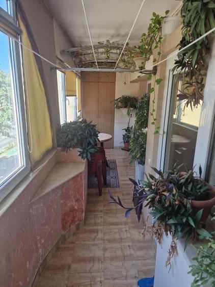Apartament cu 4 camere decomandat în Trocadero