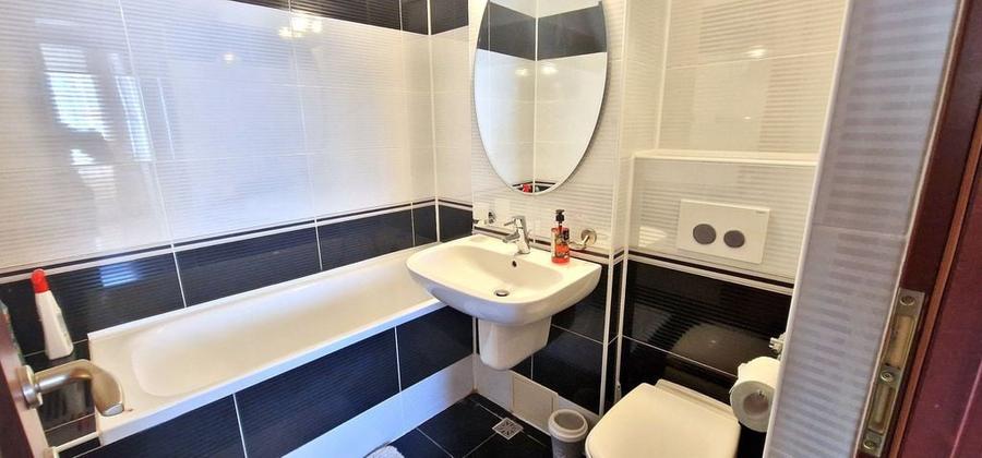 Apartament cu 3 camere decomandat în Faleza Nord
