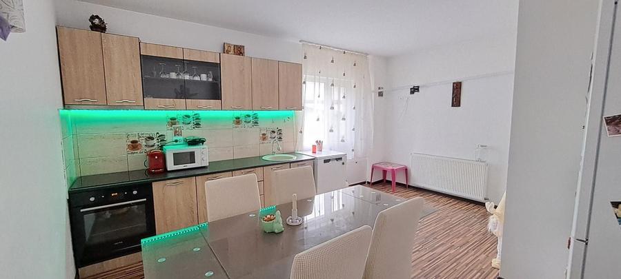 Casă individuală cu 6 camere cu Canalizare în Stoenești (Florești-Stoenești)
