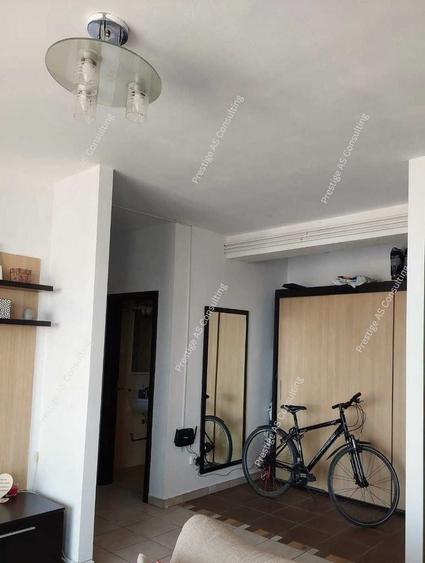 Apartament cu 3 camere semidecomandat în Buziașului