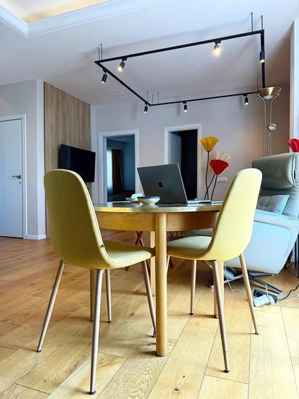 Apartament cu 3 camere semidecomandat în Universitate