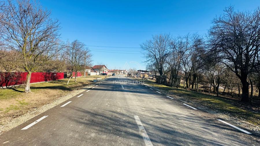 Teren intravilan de 5544 mp, în Moi