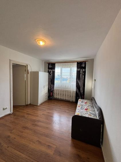 Apartament cu 2 camere semidecomandat, mobilat în Vălenii de Munte