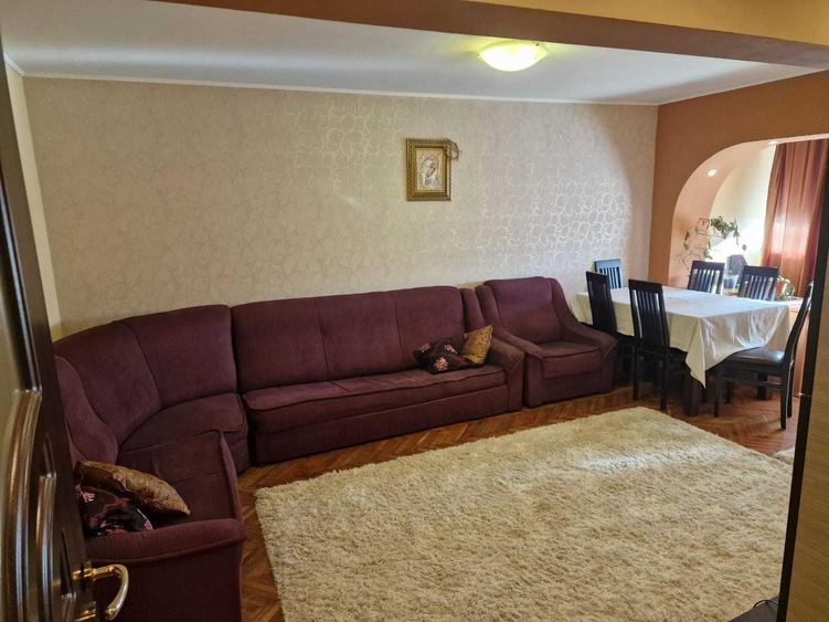 Apartament cu 4 camere decomandat în Central
