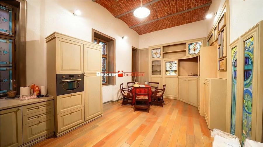 Apartament cu 4 camere în Central