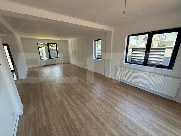 Casă cu 7 camere cu Teren 329 Mp în Central