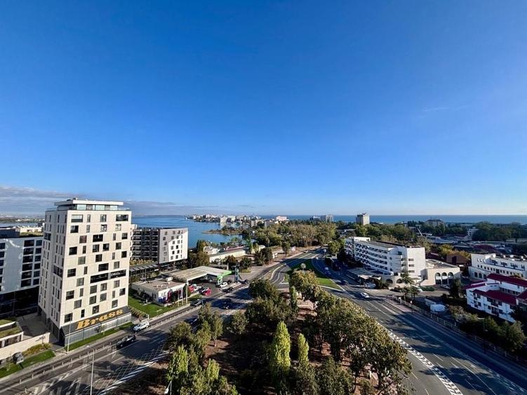 Apartament cu 3 camere decomandat în Palazu Mare