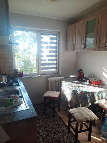 Apartament cu 2 camere semidecomandat în Brădești