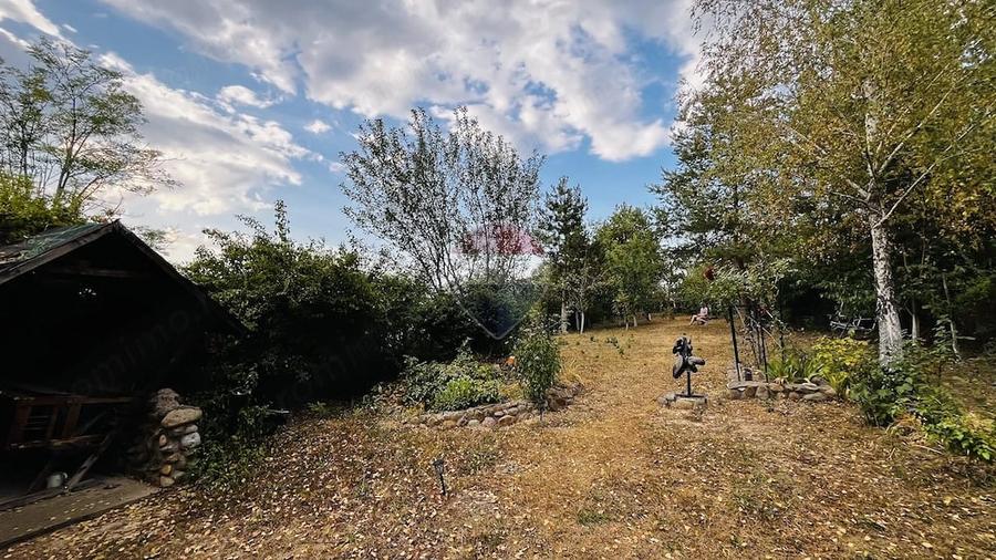 Casă cu 4 camere cu Teren 959 Mp în Lăzăreni