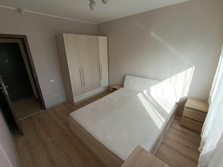 Apartament cu 3 camere semidecomandat, mobilat în Dumbrăvița