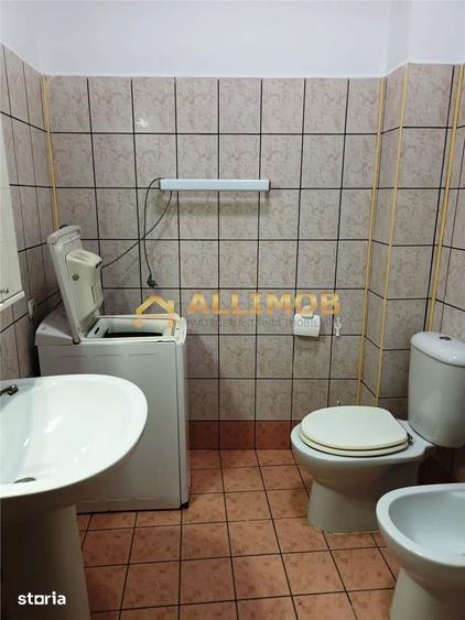 Apartament cu 2 camere semidecomandat, mobilat în Ultracentral