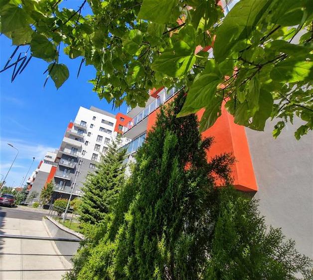 Apartament cu 3 camere decomandat, mobilat în Tractorul