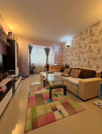 Apartament cu 3 camere decomandat în Preajba Mare