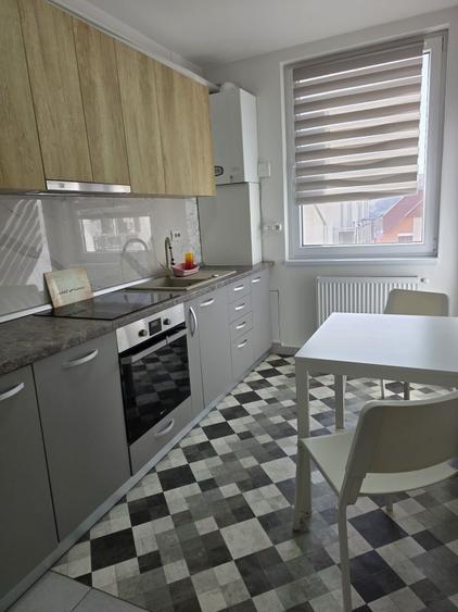 Apartament cu 3 camere semidecomandat în Baciu