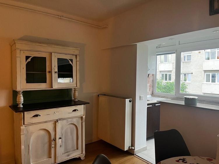Apartament cu 3 camere decomandat în Careiului