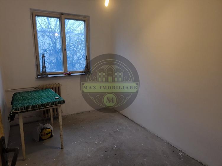 Apartament cu 3 camere nedecomandat în Malu Roșu