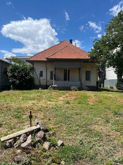 Casă cu 4 camere în Exterior Vest