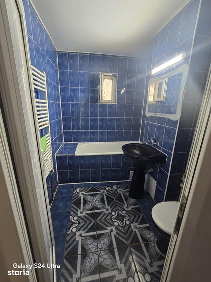 Apartament cu 4 camere decomandat în Calea București