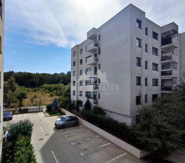 Apartament cu 3 camere semidecomandat, mobilat în Băneasa