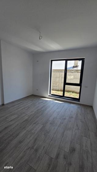Apartament cu 3 camere în Apărătorii Patriei