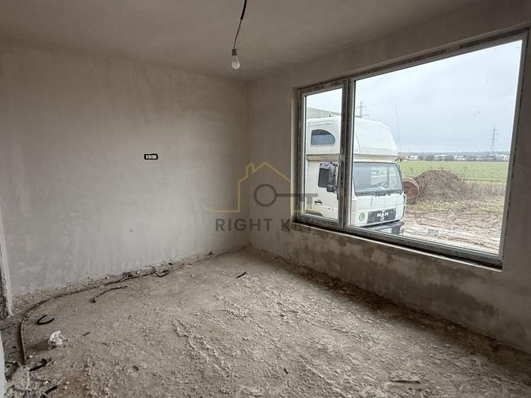 Casă individuală cu 4 camere cu Teren 400 Mp în Săbăreni