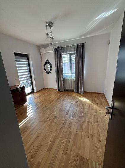 Casă cu 4 camere cu Canalizare în Sud-Est
