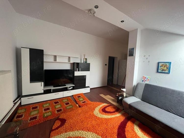 Casă cu 6 camere cu Teren 200 Mp în Intim