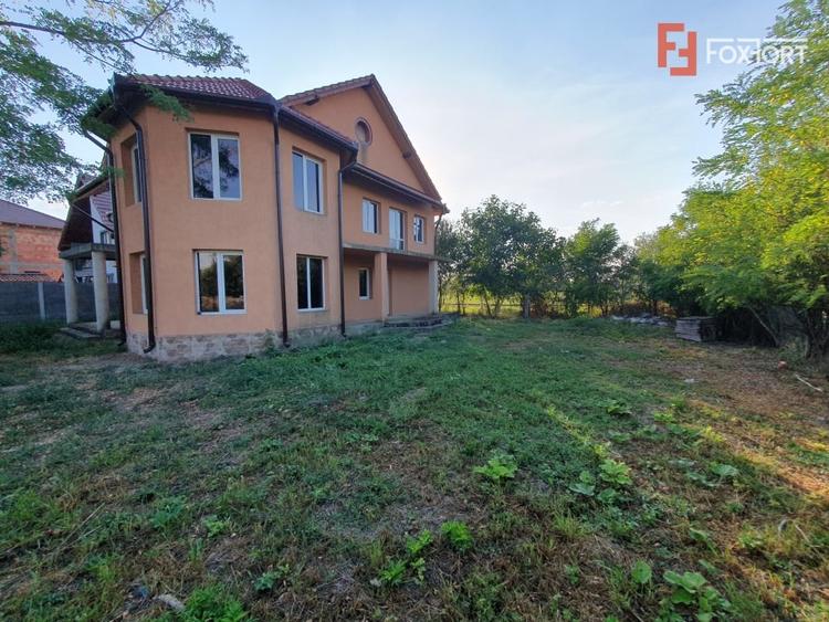 Casă individuală cu 5 camere cu Canalizare în Jebel